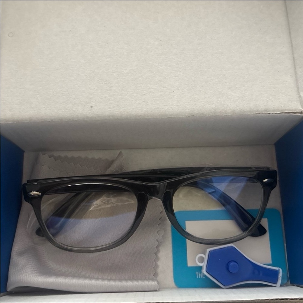 Stylish Black Frame Glasses for Kids - Picture 4 of 5